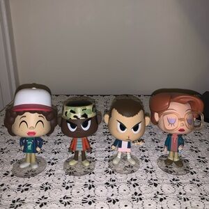 Funko VYNL Stranger Things 2017 Figurines Eleven Barb Lucas Dustin with stands